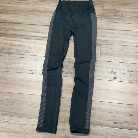 5 for $25 Nike high waisted leggings full length - Picture 1 of 12